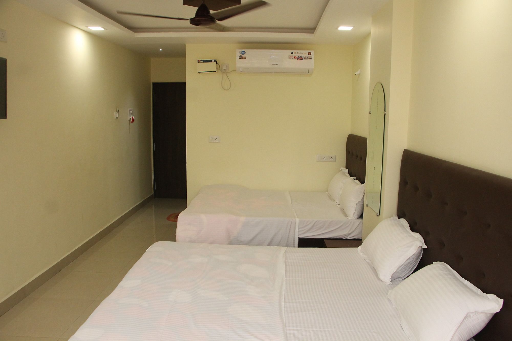 Hotel Swaraj The Goan Dream à Calangute Extérieur photo